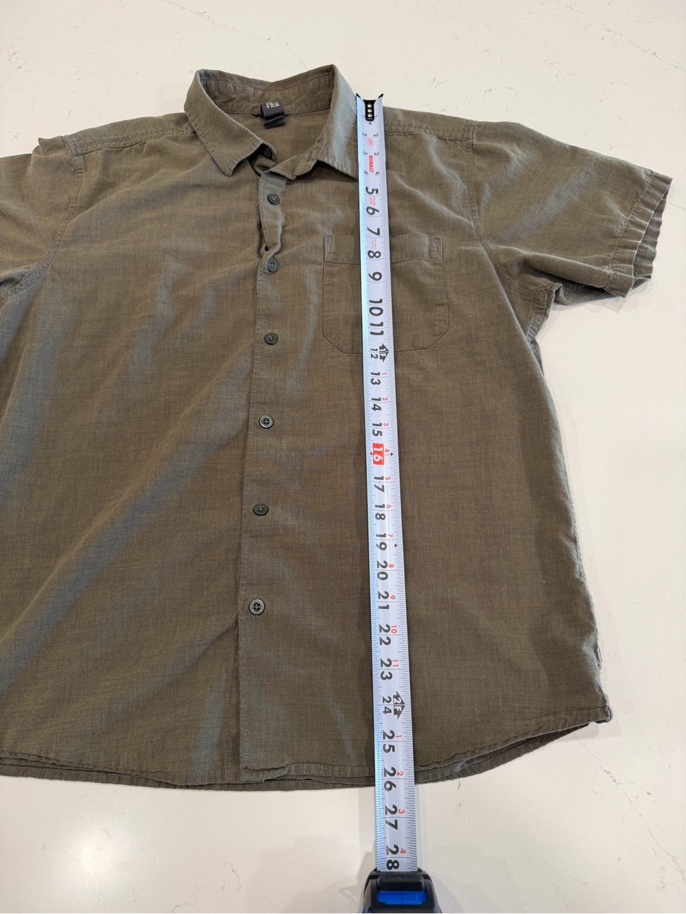 Mountain Hardwear Men's Short-Sleeve Button-Down Shirt in Olive - Medium - Picture 7 of 7